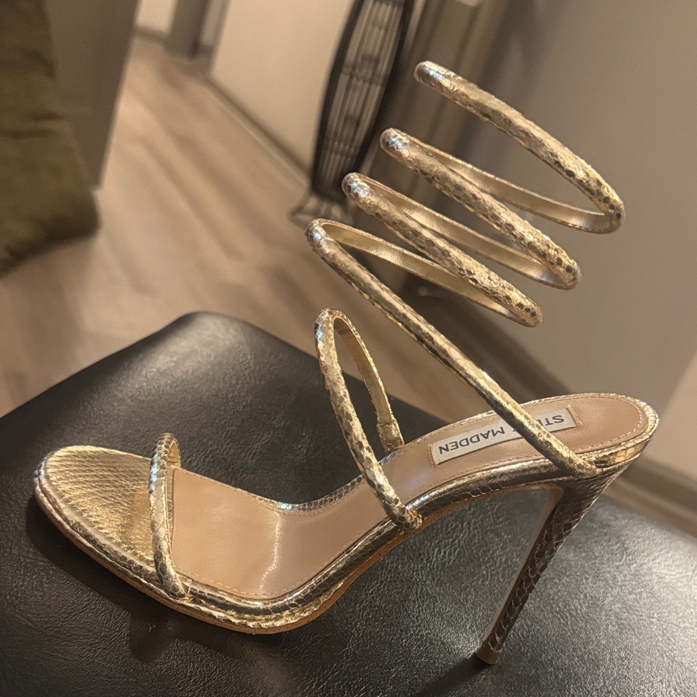 🔥STEVE MADDEN
Exotica Sandal In Gold Snake Brand New Size 7.5🔥 - Picture 7 of 16